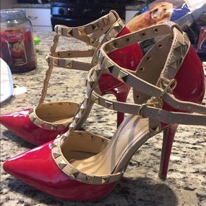 Diva Lounge Sz. 6 Red Studded Pumps